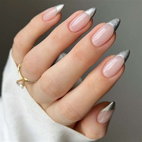 22 Silver Chrome Nail Ideas for a Futuristic Manicure