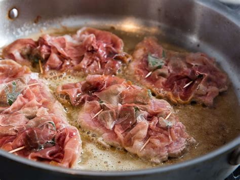 Veal Saltimbocca (Roman Sautéed Veal Cutlets With Prosciutto and Sage ...