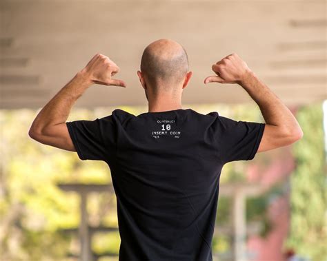 Game Over (Men) – 8-Bit Cyberpunk