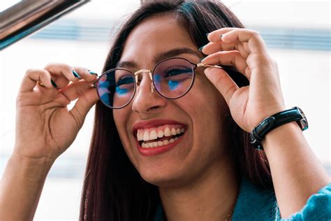 Vision Support: Exploring the Benefits of Blue Light Glasses | CitizenSide