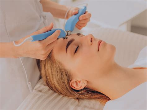 Aesthetic Nurse Practitioner Salary in 2025 | Hubmed