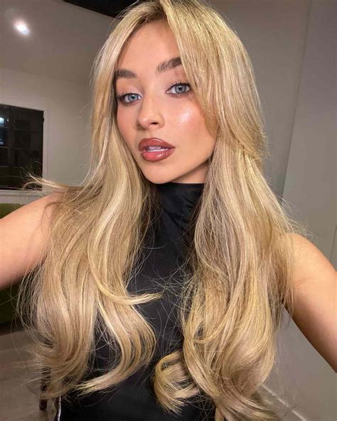 Sabrina Carpenter's Makeup Artist Breaks Down Her TikTok-Viral Flushed Glow