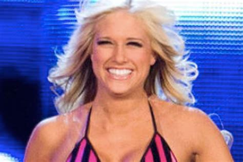 Kelly Kelly's Plastic Surgery (Boob Job) - See Transformation - Plastic ...