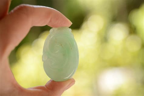 How to Tell if Jade Is Real in 5 Easy Steps - Nspirement