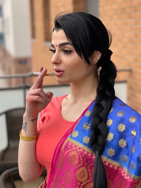 TW Pornstars - 2 pic. Niks Indian. Twitter. Smoking hot desi Bhabhi 🔥🔥 ...