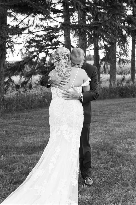 DoubleTree Bay City Wedding | Kenzie + Brad - kaitlyncolephotography.com