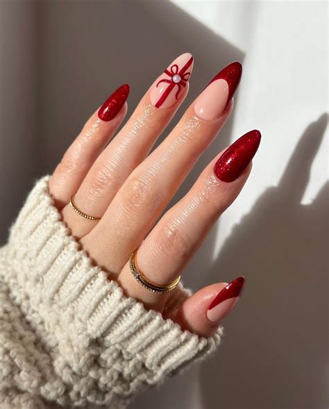 65 Elegant Christmas Nail Designs, From Burgundy Bows to Merry ...
