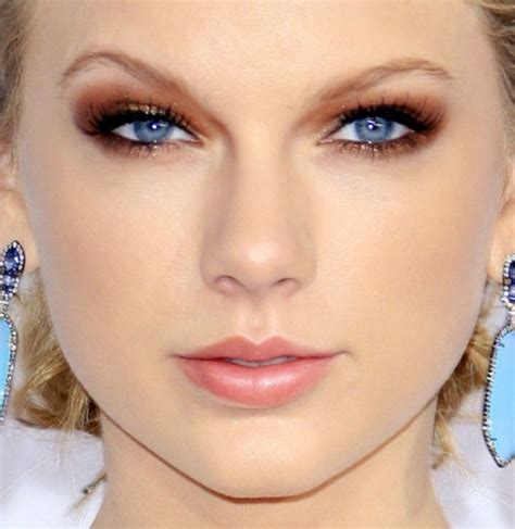 Taylor Swift | Taylor swift makeup, Taylor swift eyes, Taylor swift hair