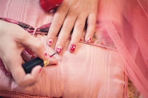 Reviving Your Nail Polish: A Guide To Thinning Thickened Polishes — NSI ...