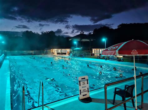 100's Of People Start Their Day With a Sunrise Swim - Hathersage Swimming Pool