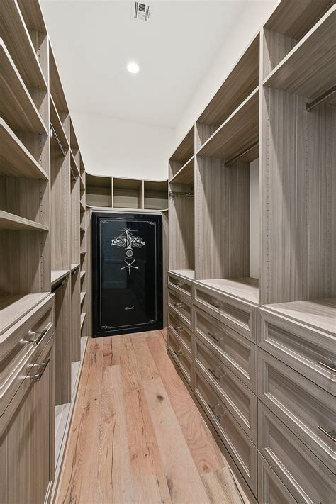 Master Closet Ideas - Wood Flooring Or Laminate Which Is Best