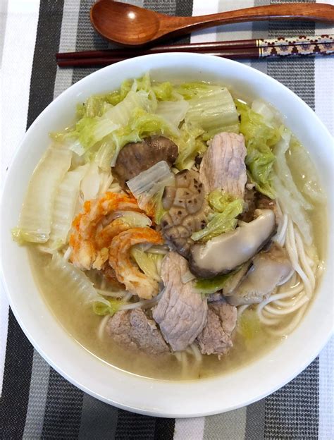 Chinese Cabbage Noodle Soup Recipe (紹菜肉片湯面) - Cooking With Kenneth