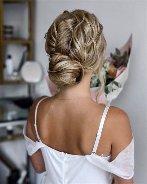 Low Bun Hairstyles for Wedding Ideas 2023 Guide & FAQs