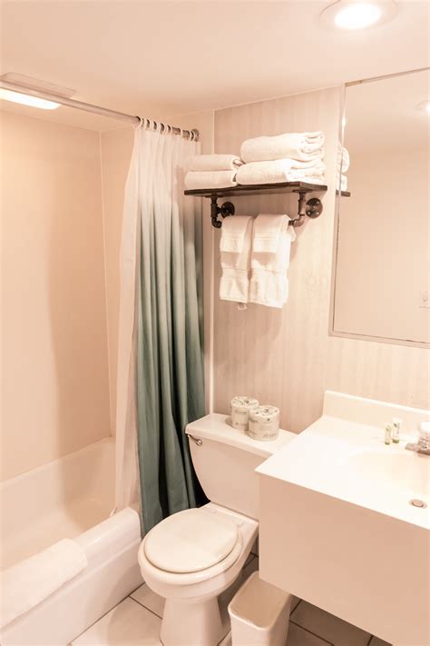 Rooms — Falling Waters Lodge