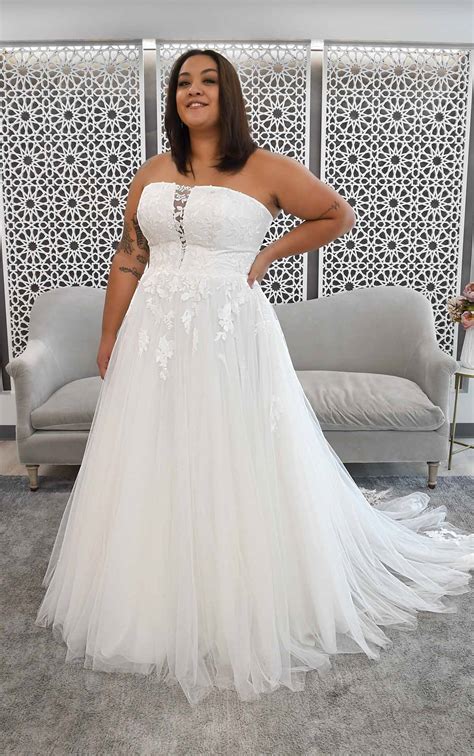 Plus Size Strapless Wedding Dresses