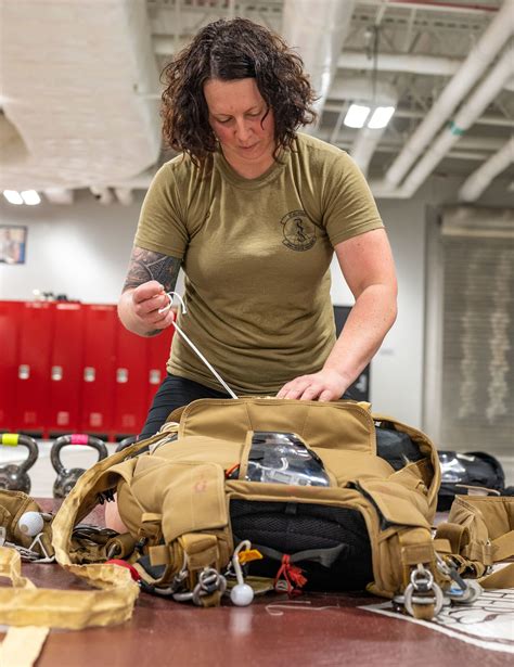 Rescue AFE Airmen become airborne qualified > 920th Rescue Wing ...