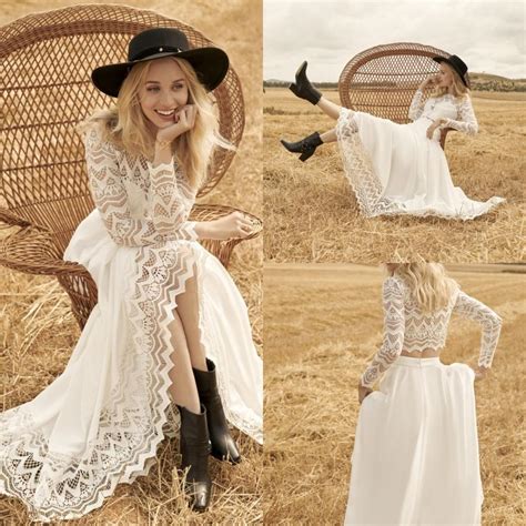 Country lace wedding dress with sleeves | Beachweddingtips.com
