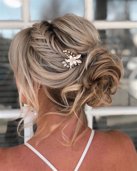 Top 20 Wedding Hairstyles For Short Hair 2025 [Guide & Tips]