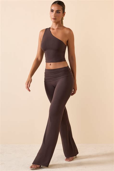 Hollis Mid Rise Straight Leg Trousers in Chocolate Brown | Oh Polly