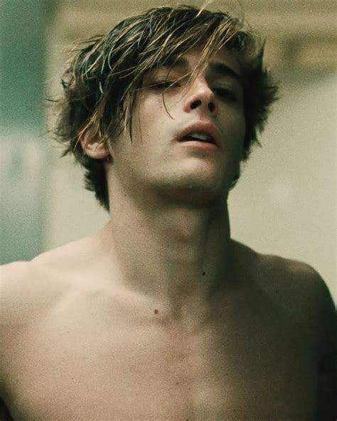 Celebridades masculinas que han realizado desnudos frontales – Plaza Diversa