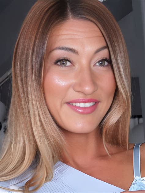 Whitney Oc (Model) Wiki, Age, Height, Bio, Weight, Photos, Career and More