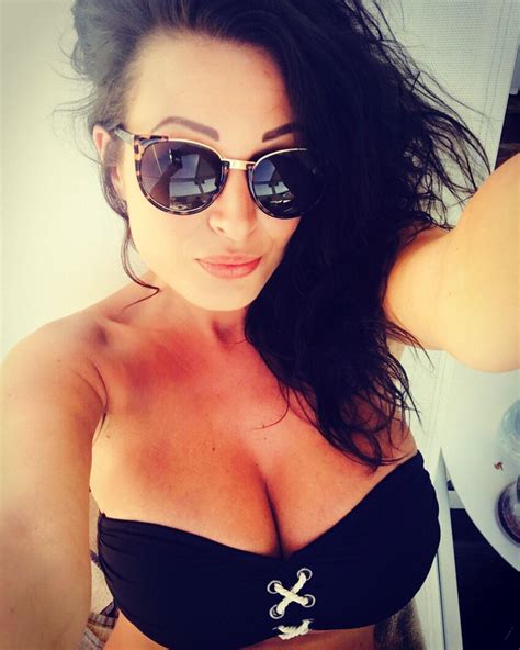 Rena Thorne | Scrolller