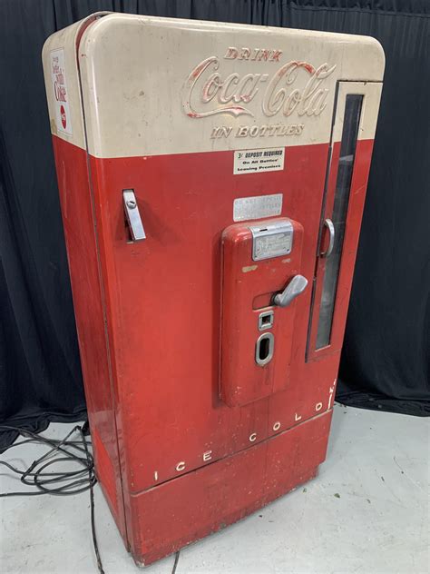 Lot - Vintage mid Century 1950’s/60’s Coca-Cola Dispenser machine ...