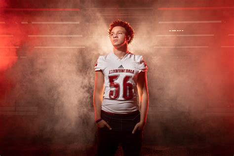 5 Senior Picture Outfit Ideas for Guys To Make You Feel Powerful