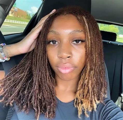 Pin by Fbchb Fsgvv on microlocs/sisterlocs styles | Locs hairstyles ...