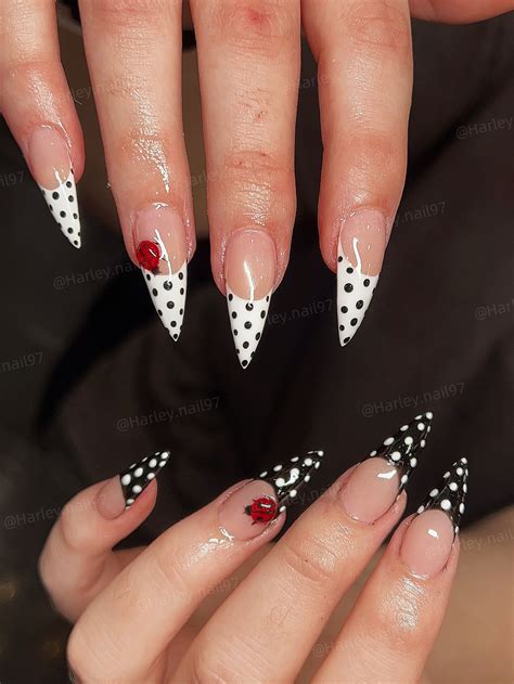 Ladybug nails by Harley 🐞 | Bó hoa kẹo, Kẹo, Hoa