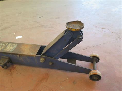NAPA Professional Lifting Equipment 5 Ton Floor Jack