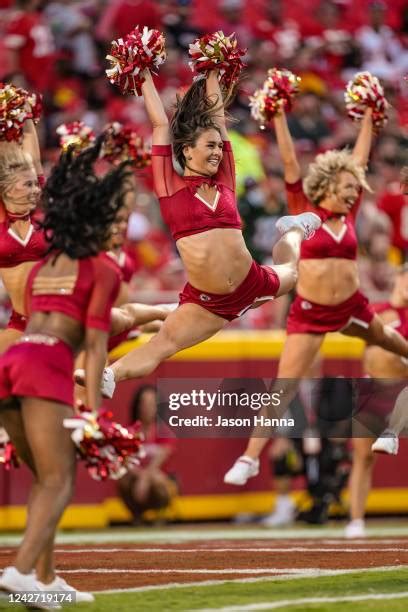 2.766 Kansas City Chiefs Cheerleaders Stock Photos, High-Res Pictures ...