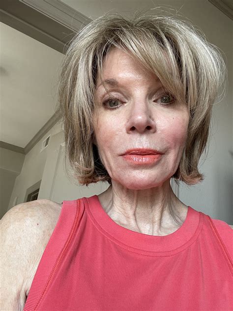 Pin by ros ivano on portrets | Women looking for men, Beautiful women ...