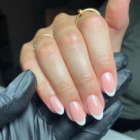 𝐓𝐇𝐄 𝐍𝐀𝐈𝐋 𝐑𝐎𝐎𝐌 𝐌𝐀𝐍𝐂𝐇𝐄𝐒𝐓𝐄𝐑 on Instagram: "ALMOND FRENCH 🤍 #frenchmani # ...