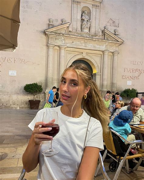 ¿Quién es Lily Phillips, la actriz de OnlyFans que quiere tener sexo con mil hombres en 24 horas?