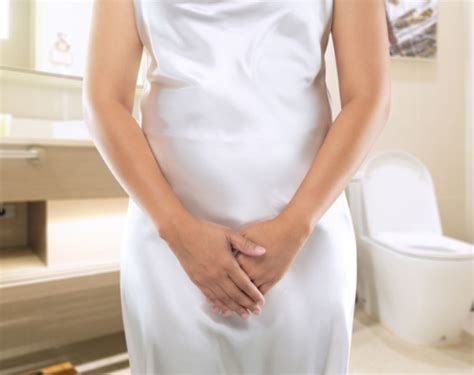 4 Reasons Why Your Sweat Smells Like Vinegar (And What You Can Do About ...