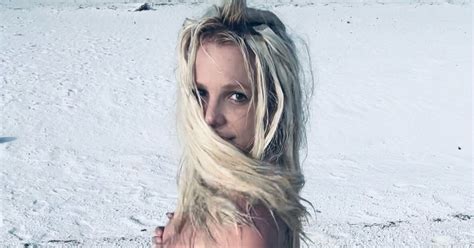 Britney Spears bares her bum in multiple nude photos | Britney spears ...