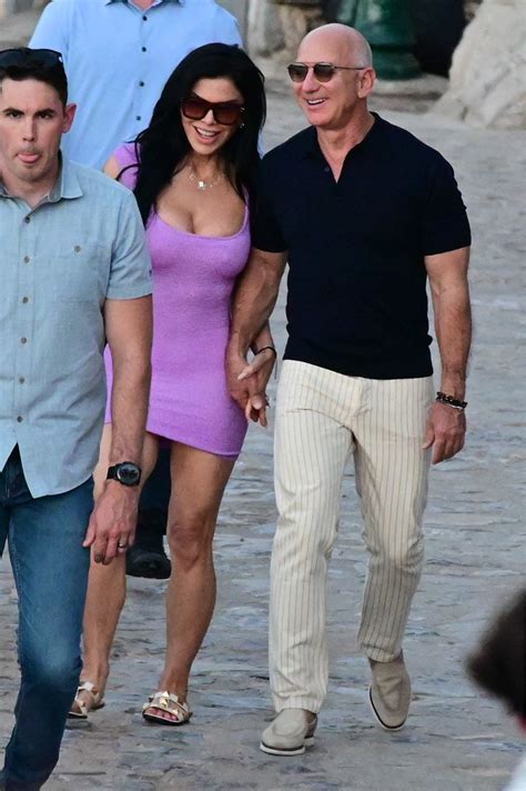Lauren Sanchez's feet