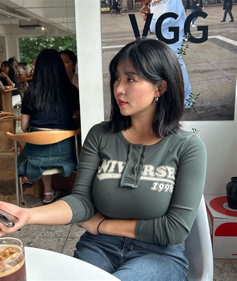 Cute busty asian : r/prettyasiangirls