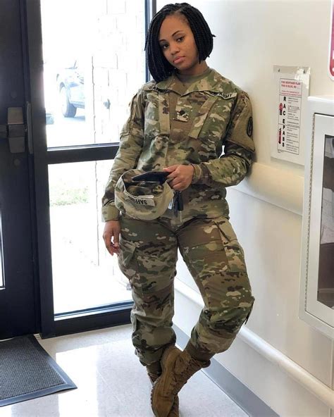 black women curves fit #BlackwomenCurves | Military women, Army women ...