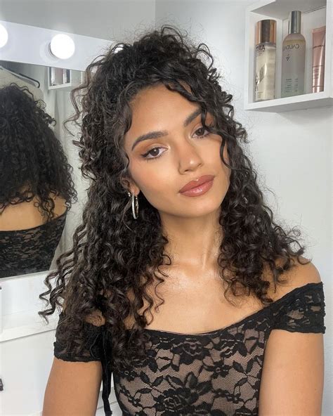 19 Fancy Curly Hairstyles For A Glamorous Look