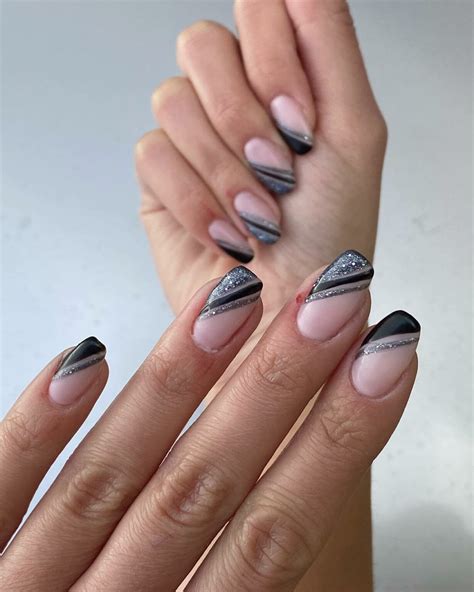 33+ Dazzling Black and Silver Nails for a Sophisticated Edge - Nail ...