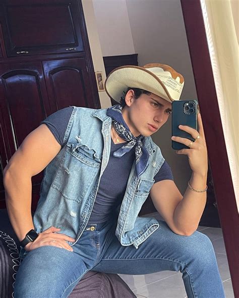 How to style a denim vest? 35+ denim vest outfits for men. - vogueymen.com