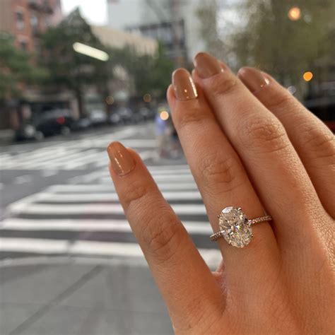 Oval Solitaire Engagement Rings