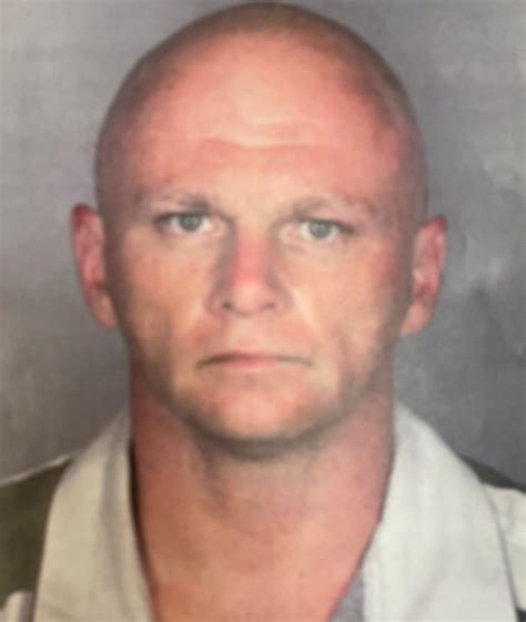 UPDATE: Manhunt underway for escaped McLennan County inmate | KWKT - FOX 44