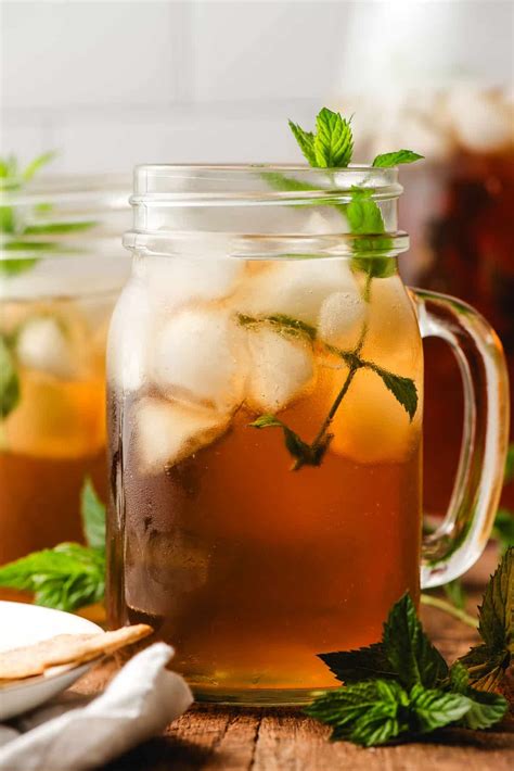 How To Actually Enjoy Unsweetened Tea Without The Bitterness