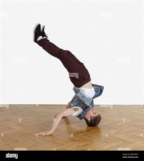 Teenager performing breakdance moves Stock Photo - Alamy