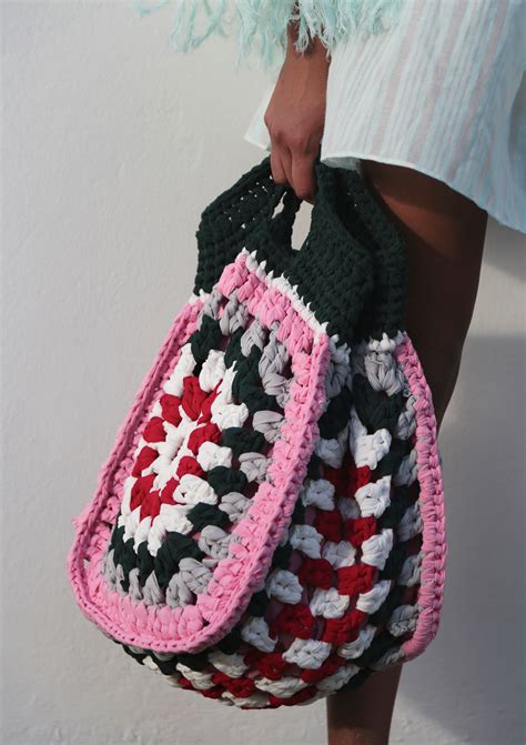 crocheted beach bag | Crochet purse patterns, Crochet, Hand crochet