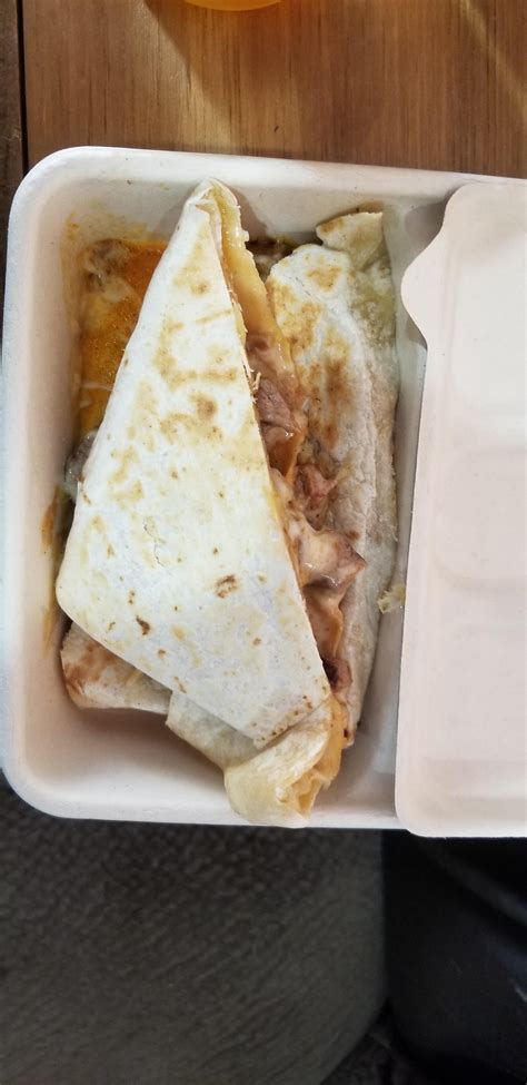 How do you screw up a quesadilla? : r/Chipotle