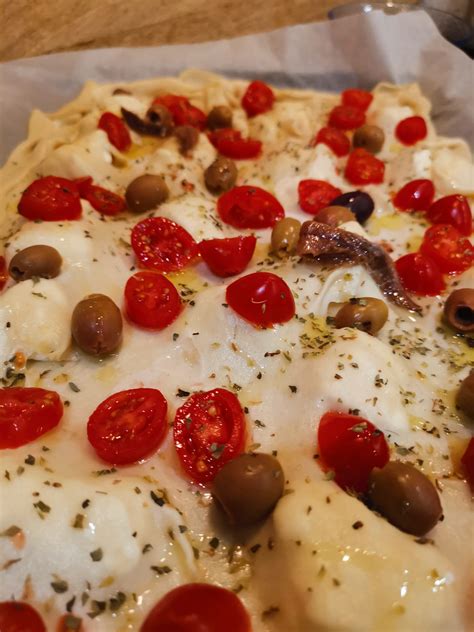 Focaccia di Recco Pizzata - BriCciola in cucina